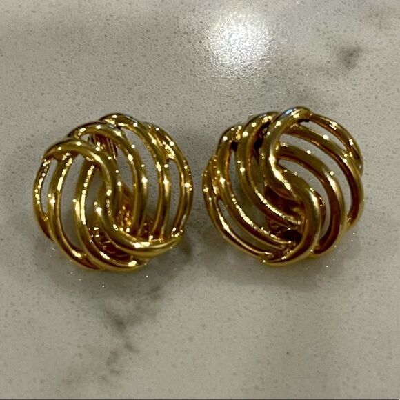 Vintage Monet Gold Woven Clip-on Earrings - Picture 3 of 3